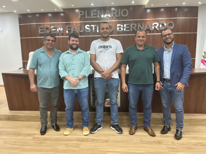 Câmara recebe equipe do Legislativo de Lajinha Câmara recebe equipe do Legislativo de Lajinha