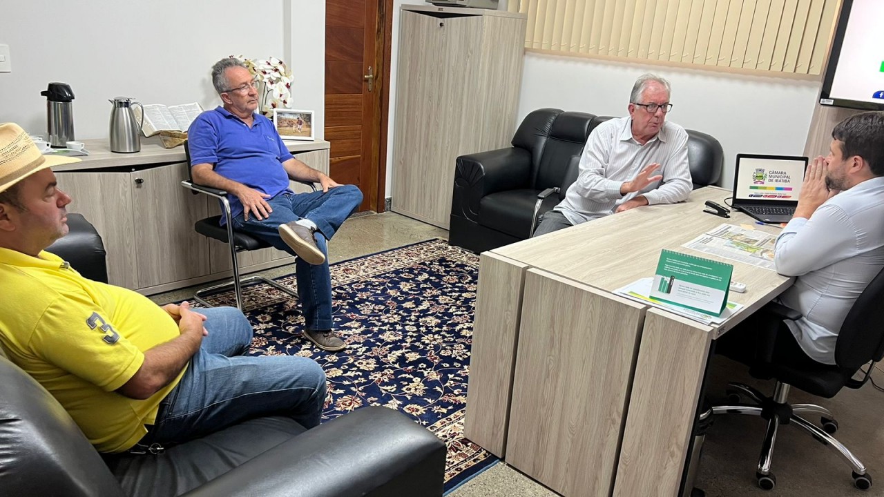 Vereadores discutem atividades do Legislativo Vereadores discutem atividades do Legislativo