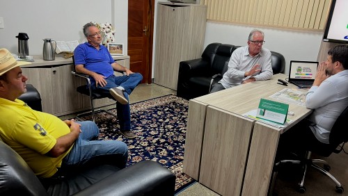 Vereadores discutem atividades do Legislativo Vereadores discutem atividades do Legislativo