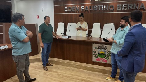 Câmara recebe equipe do Legislativo de Lajinha