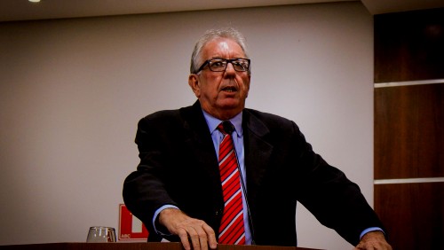 Ivanito Barbosa cobra esclarecimentos sobre veículos parados no Município Ivanito Barbosa cobra esclarecimentos sobre veículos parados no Município