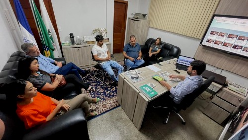 Câmara recebe equipe do Poder Legislativo de Brejetuba Câmara recebe equipe do Poder Legislativo de Brejetuba