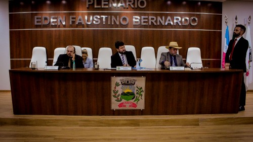 Câmara aprova projeto que assegura prioridade na matrícula escolar de alunos com deficiência Câmara aprova projeto que assegura prioridade na matrícula escolar de alunos com deficiência