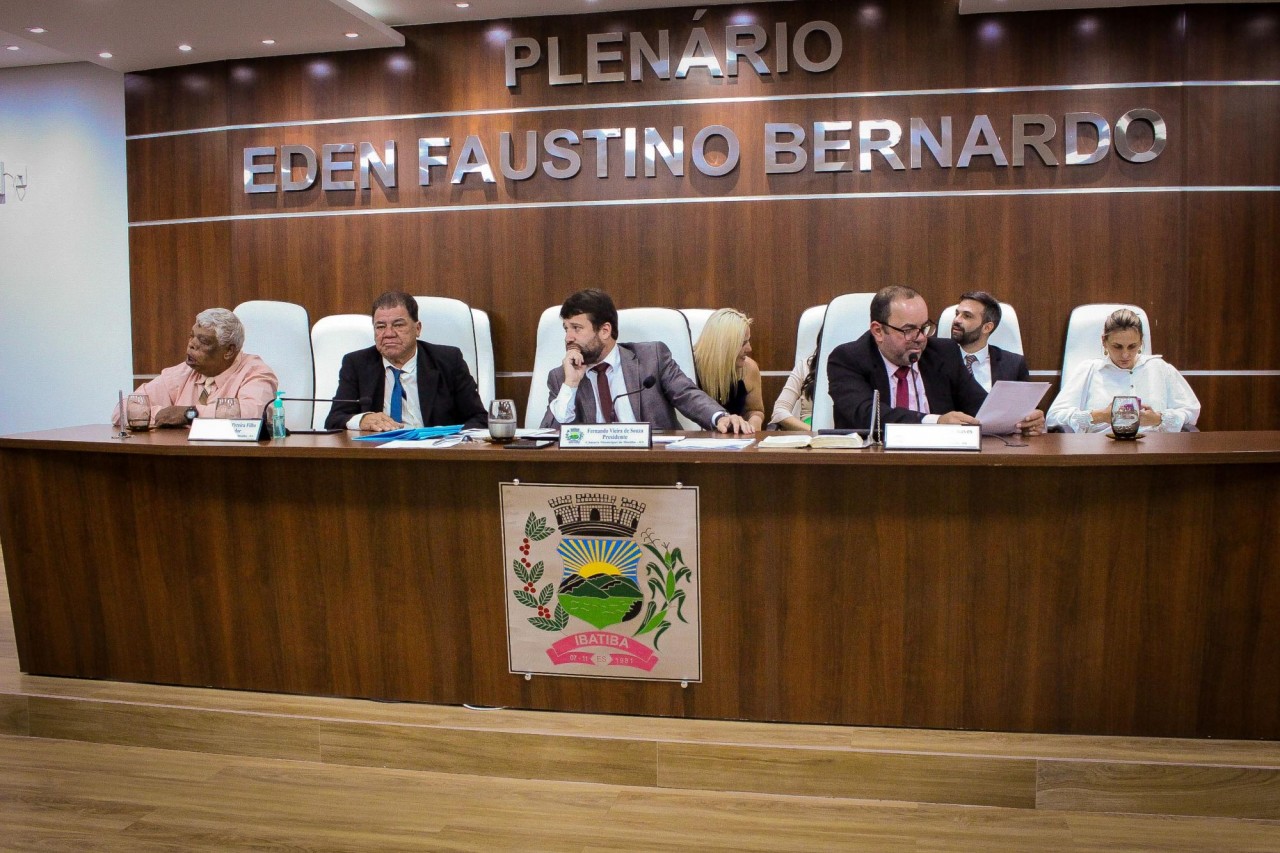 Câmara aprova resolução que homenageia mães de alunos com deficiência intelectual Câmara aprova resolução que homenageia mães de alunos com deficiência intelectual
