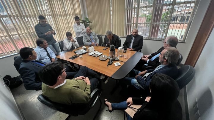 Diálogo: Vereadores recebem Prefeito para falar sobre Saúde do município Diálogo: Vereadores recebem Prefeito para falar sobre Saúde do município