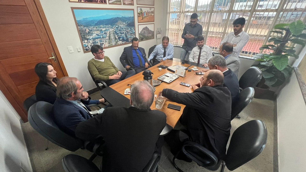 Diálogo: Vereadores recebem Prefeito para falar sobre Saúde do município Diálogo: Vereadores recebem Prefeito para falar sobre Saúde do município