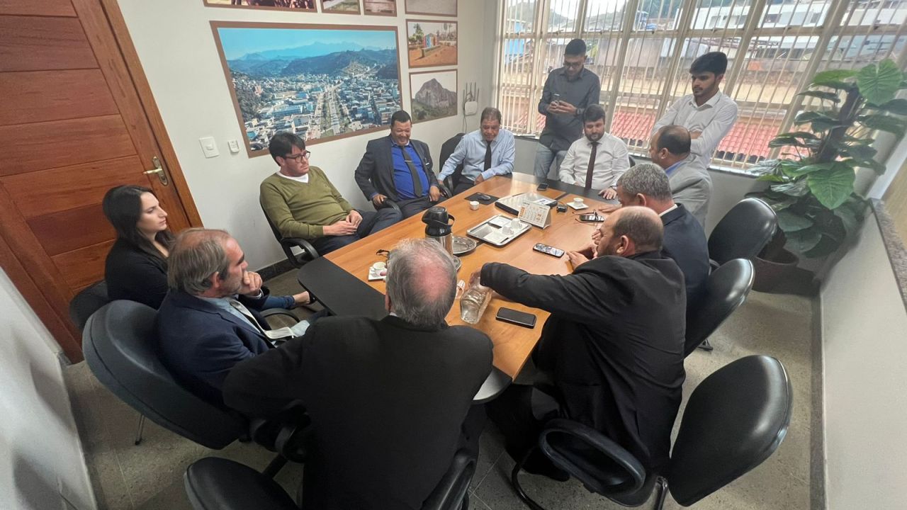 Diálogo: Vereadores recebem Prefeito para falar sobre Saúde do município Diálogo: Vereadores recebem Prefeito para falar sobre Saúde do município