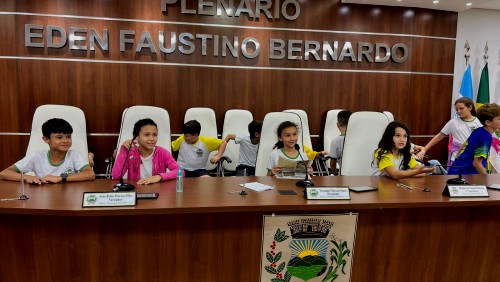 Alunos visitam sede do Poder Legislativo Alunos visitam sede do Poder Legislativo