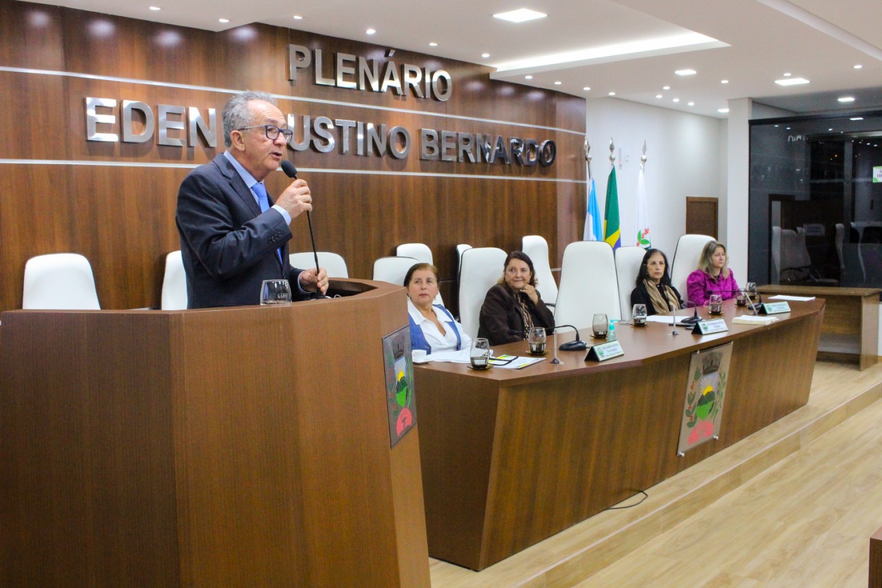 Câmara realiza Sessão Solene em homenagem ao Dia Municipal da Confraternização Espírita Câmara realiza Sessão Solene em homenagem ao Dia Municipal da Confraternização Espírita