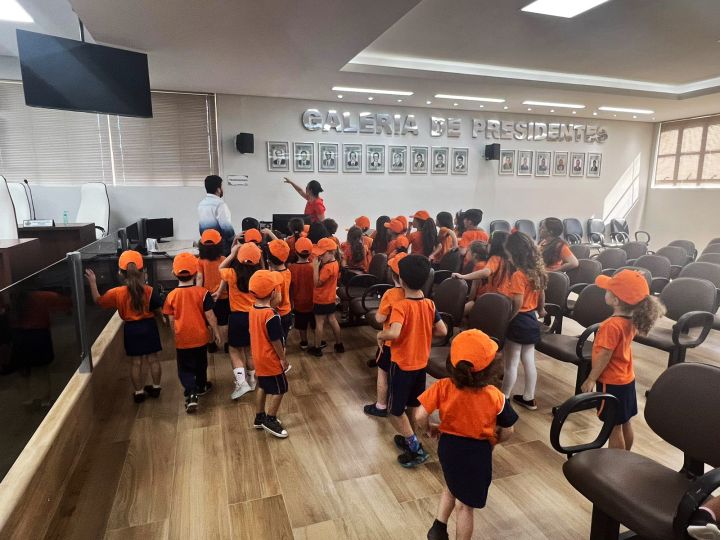 Câmara Municipal recebe visita de alunos através do Programa Escolas no Legislativo Câmara Municipal recebe visita de alunos através do Programa Escolas no Legislativo