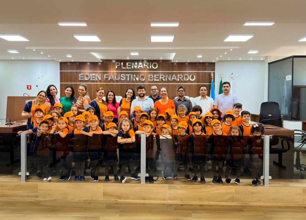 Câmara Municipal recebe visita de alunos através do Programa Escolas no Legislativo Câmara Municipal recebe visita de alunos através do Programa Escolas no Legislativo