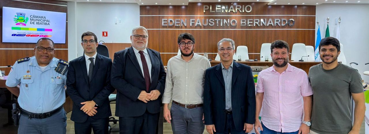 Direitos de crianças e adolescentes são debatidos em Seminário na Câmara Municipal Direitos de crianças e adolescentes são debatidos em Seminário na Câmara Municipal