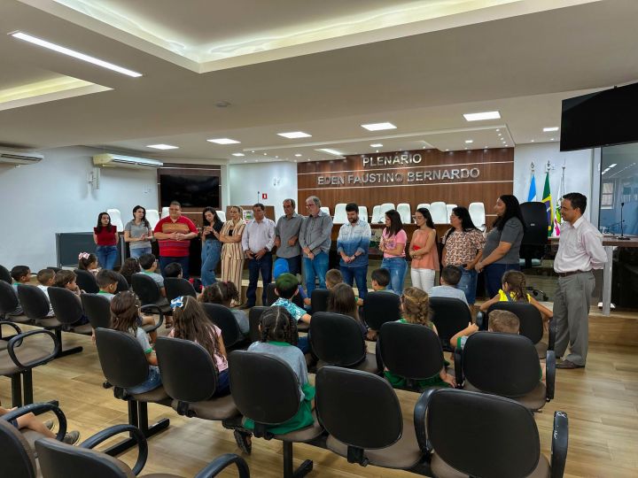 Projeto Escolas no Legislativo inclui alunos no âmbito político Projeto Escolas no Legislativo inclui alunos no âmbito político