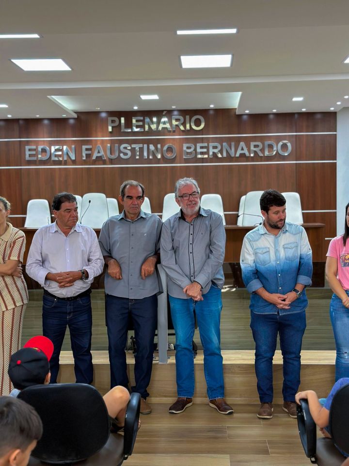 Projeto Escolas no Legislativo inclui alunos no âmbito político Projeto Escolas no Legislativo inclui alunos no âmbito político