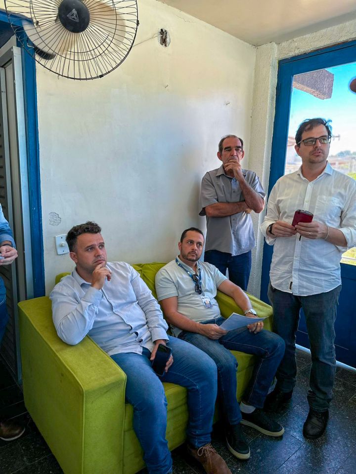 Reunião em Ibatiba aborda melhorias do trânsito na BR-262 Reunião em Ibatiba aborda melhorias do trânsito na BR-262