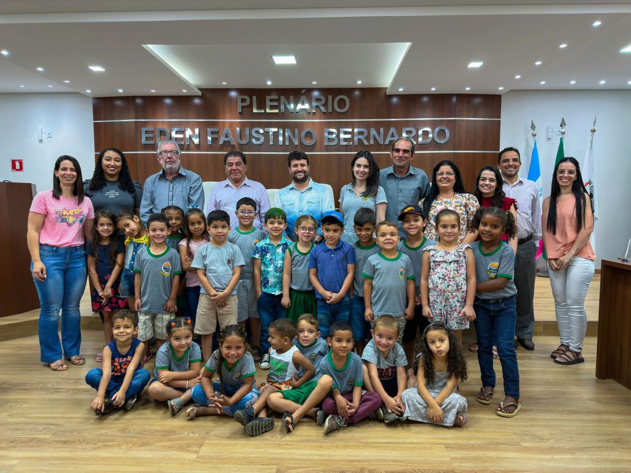 Projeto Escolas no Legislativo inclui alunos no âmbito político Projeto Escolas no Legislativo inclui alunos no âmbito político