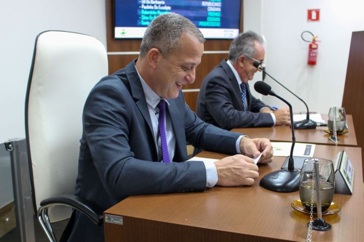 Câmara Municipal aprova benefícios para profissionais da Educação e agentes públicos Câmara Municipal aprova benefícios para profissionais da Educação e agentes públicos