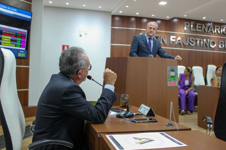 Câmara Municipal aprova benefícios para profissionais da Educação e agentes públicos Câmara Municipal aprova benefícios para profissionais da Educação e agentes públicos