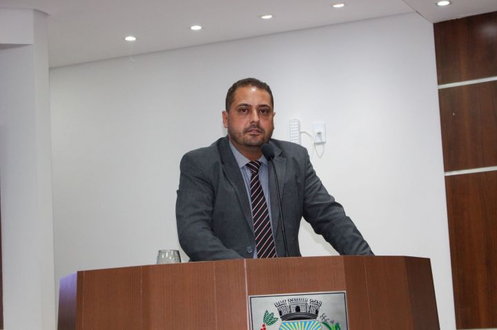 Três vereadores tomam posse na Câmara Municipal de Ibatiba Três vereadores tomam posse na Câmara Municipal de Ibatiba