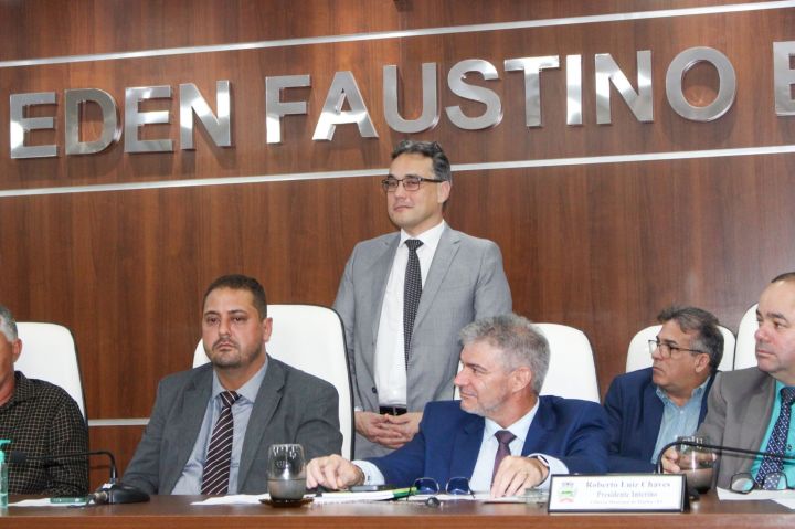 Três vereadores tomam posse na Câmara Municipal de Ibatiba Três vereadores tomam posse na Câmara Municipal de Ibatiba