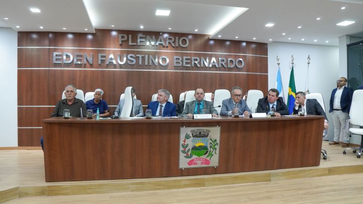 Três vereadores tomam posse na Câmara Municipal de Ibatiba Três vereadores tomam posse na Câmara Municipal de Ibatiba