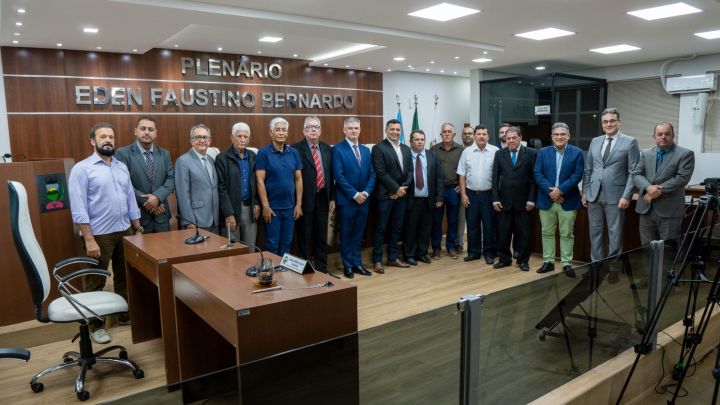 Três vereadores tomam posse na Câmara Municipal de Ibatiba Três vereadores tomam posse na Câmara Municipal de Ibatiba
