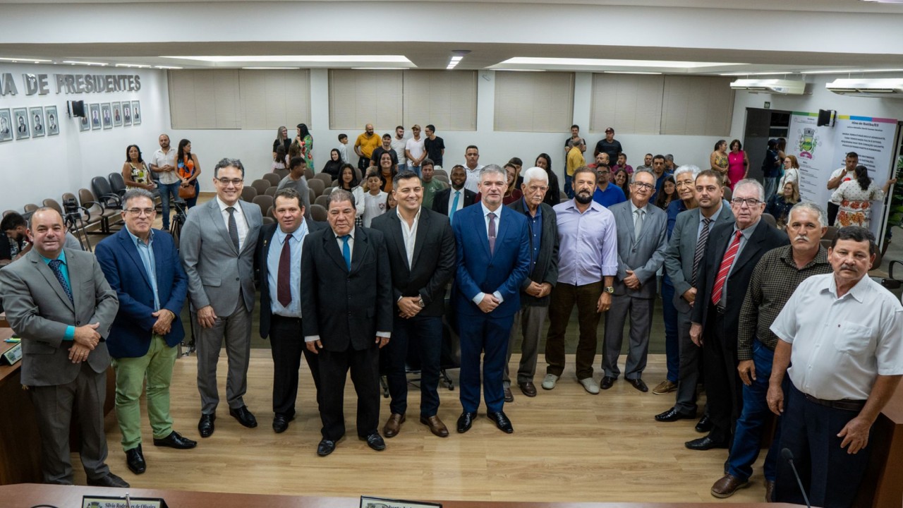 Três vereadores tomam posse na Câmara Municipal de Ibatiba Três vereadores tomam posse na Câmara Municipal de Ibatiba