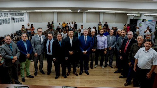 Três vereadores tomam posse na Câmara Municipal de Ibatiba Três vereadores tomam posse na Câmara Municipal de Ibatiba