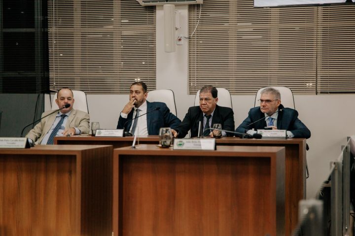 Câmara Municipal condecora cidadãos com medalha Pastor Jotalino Lopes da Silva Câmara Municipal condecora cidadãos com medalha Pastor Jotalino Lopes da Silva
