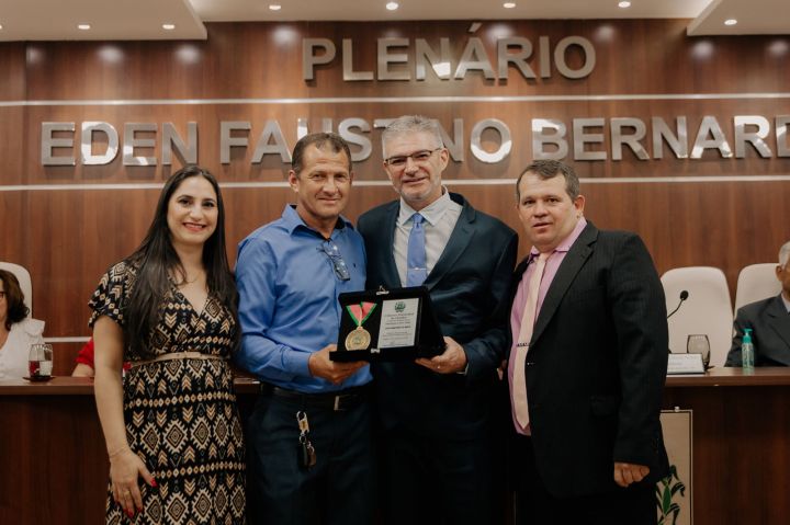 Câmara Municipal condecora cidadãos com medalha Pastor Jotalino Lopes da Silva Câmara Municipal condecora cidadãos com medalha Pastor Jotalino Lopes da Silva
