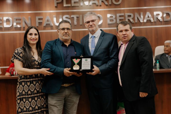 Câmara Municipal condecora cidadãos com medalha Pastor Jotalino Lopes da Silva Câmara Municipal condecora cidadãos com medalha Pastor Jotalino Lopes da Silva