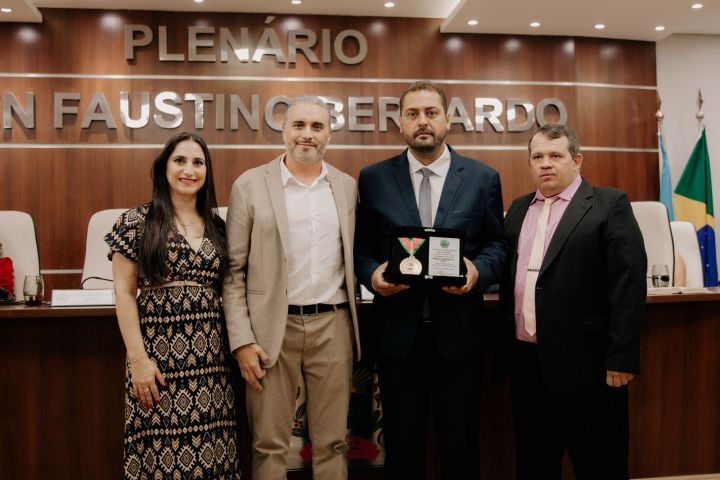 Câmara Municipal condecora cidadãos com medalha Pastor Jotalino Lopes da Silva Câmara Municipal condecora cidadãos com medalha Pastor Jotalino Lopes da Silva
