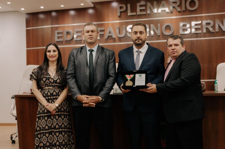 Câmara Municipal condecora cidadãos com medalha Pastor Jotalino Lopes da Silva Câmara Municipal condecora cidadãos com medalha Pastor Jotalino Lopes da Silva