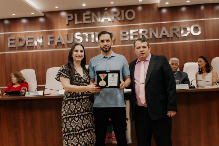 Câmara Municipal condecora cidadãos com medalha Pastor Jotalino Lopes da Silva Câmara Municipal condecora cidadãos com medalha Pastor Jotalino Lopes da Silva
