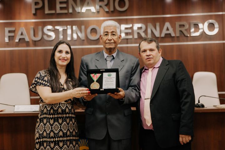 Câmara Municipal condecora cidadãos com medalha Pastor Jotalino Lopes da Silva Câmara Municipal condecora cidadãos com medalha Pastor Jotalino Lopes da Silva