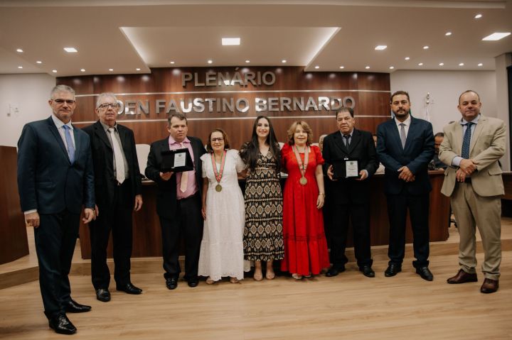 Câmara Municipal condecora cidadãos com medalha Pastor Jotalino Lopes da Silva Câmara Municipal condecora cidadãos com medalha Pastor Jotalino Lopes da Silva