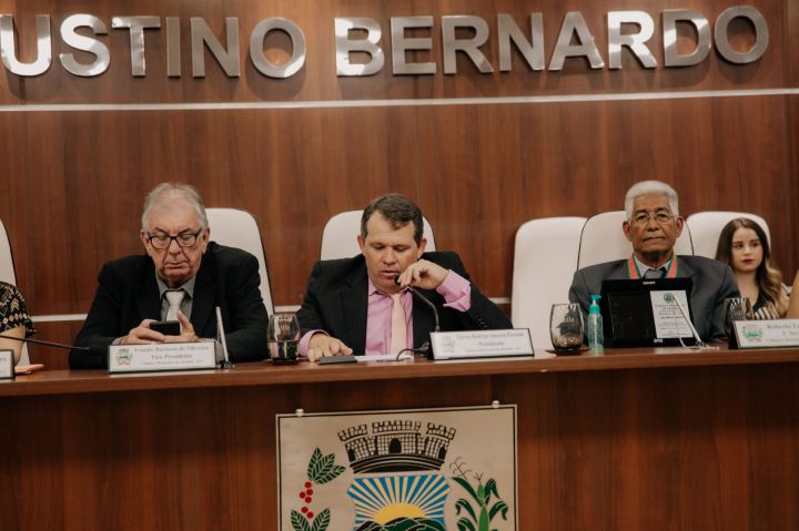 Câmara Municipal condecora cidadãos com medalha Pastor Jotalino Lopes da Silva Câmara Municipal condecora cidadãos com medalha Pastor Jotalino Lopes da Silva