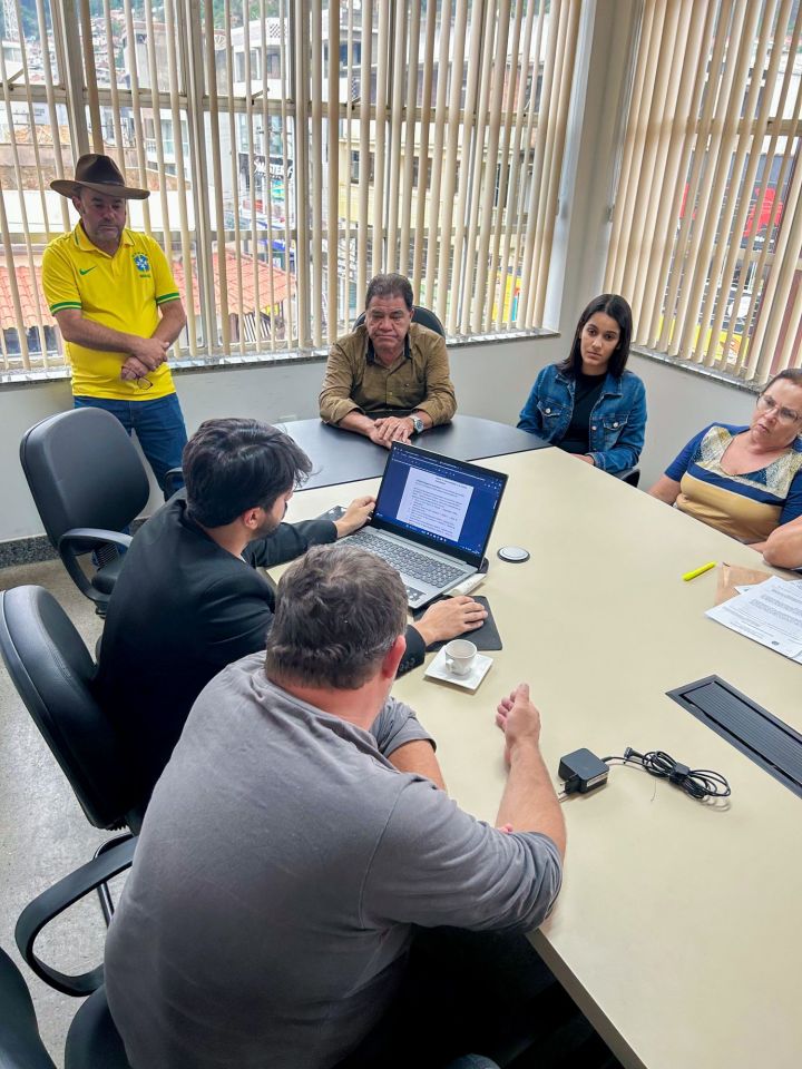 Reunião na Câmara Municipal põe em pauta abono salarial para profissionais da Educação Reunião na Câmara Municipal põe em pauta abono salarial para profissionais da Educação