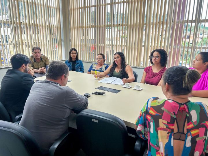 Reunião na Câmara Municipal põe em pauta abono salarial para profissionais da Educação Reunião na Câmara Municipal põe em pauta abono salarial para profissionais da Educação