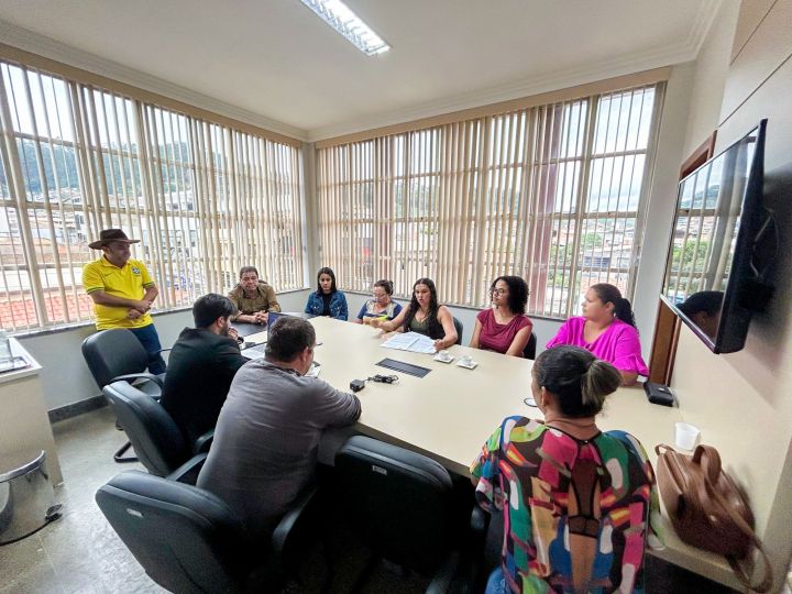 Reunião na Câmara Municipal põe em pauta abono salarial para profissionais da Educação Reunião na Câmara Municipal põe em pauta abono salarial para profissionais da Educação