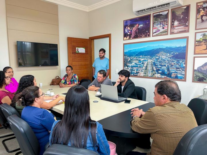 Reunião na Câmara Municipal põe em pauta abono salarial para profissionais da Educação Reunião na Câmara Municipal põe em pauta abono salarial para profissionais da Educação