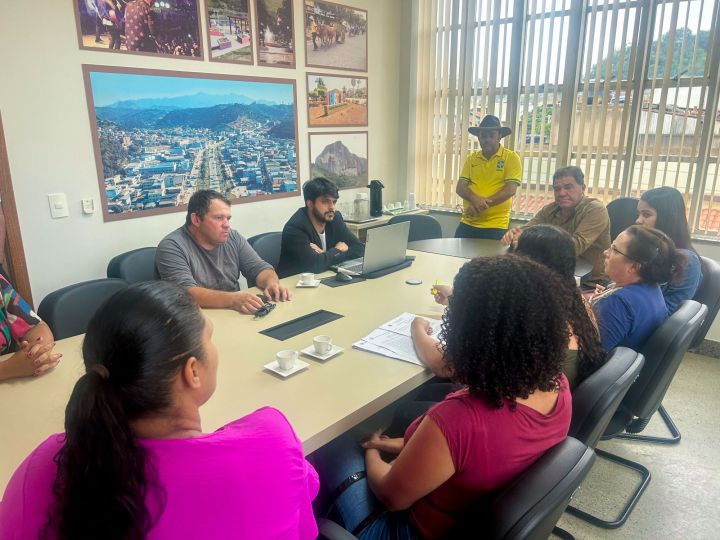Reunião na Câmara Municipal põe em pauta abono salarial para profissionais da Educação Reunião na Câmara Municipal põe em pauta abono salarial para profissionais da Educação