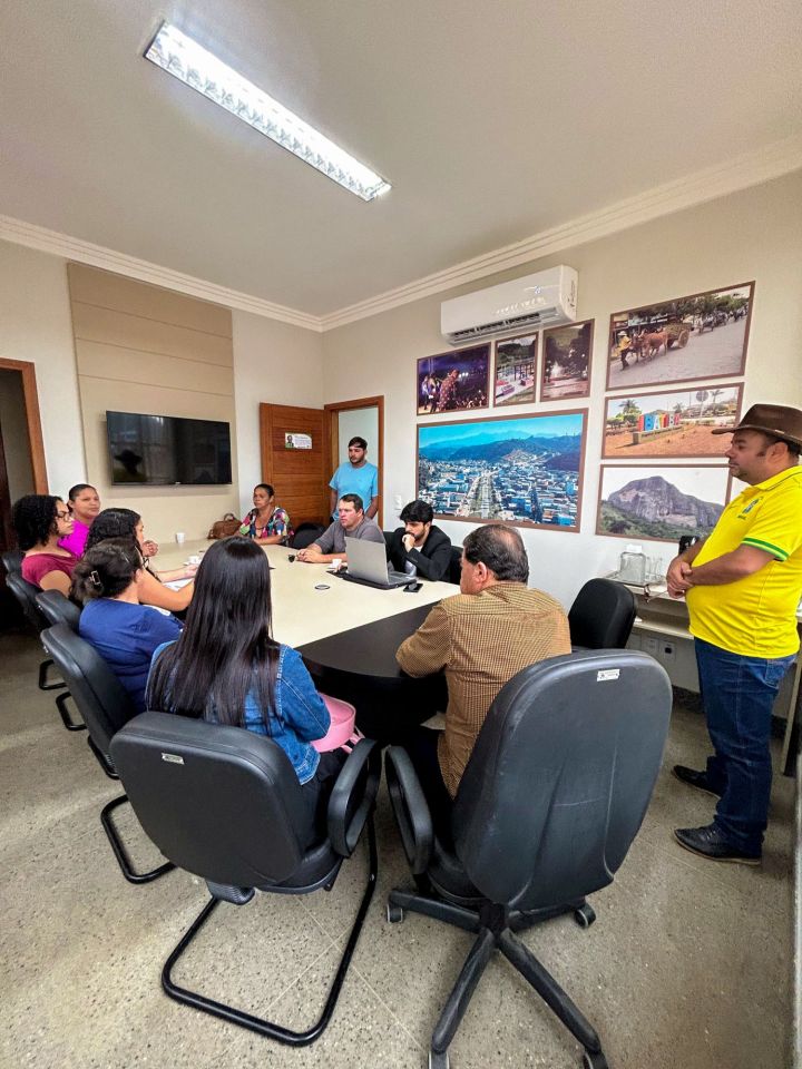Reunião na Câmara Municipal põe em pauta abono salarial para profissionais da Educação Reunião na Câmara Municipal põe em pauta abono salarial para profissionais da Educação
