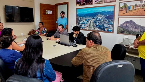 Reunião na Câmara Municipal põe em pauta abono salarial para profissionais da Educação Reunião na Câmara Municipal põe em pauta abono salarial para profissionais da Educação